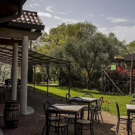 Agriturismo Lupo Bianco Farm stay *