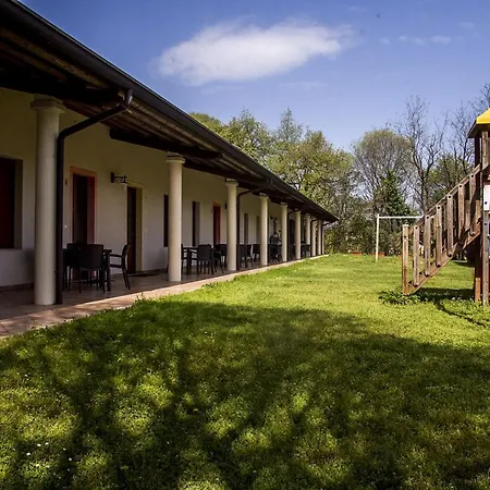 Agriturismo Lupo Bianco Farm stay *