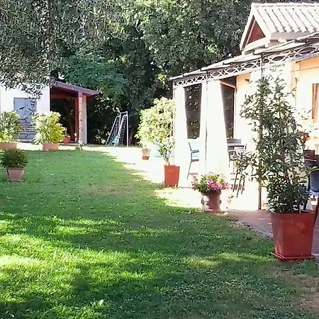 Κατάλυμα σε φάρμα Lupo Bianco *